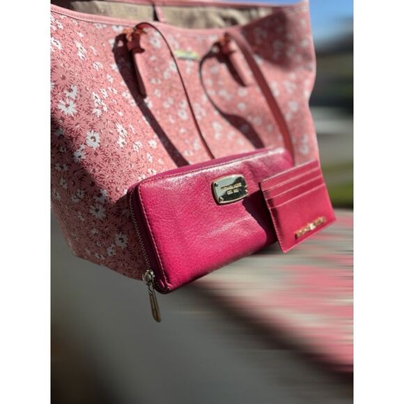 Michael Kors Large Travel Jet Set Carry All Tote, Magenta Wallet & Card Holder - Picture 11 of 16
